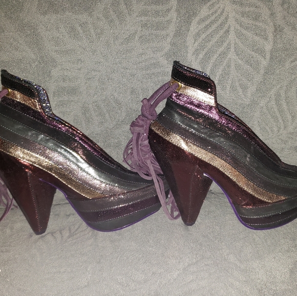 Size 6.5 Irregular Choice Heels Half Eaten Apple. Great Condition - Picture 3 of 8